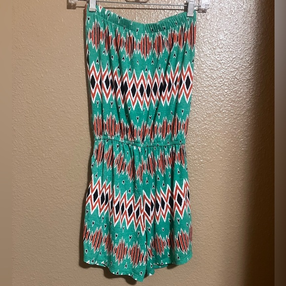 Vibrant Geometric Patterned Romper - Picture 2 of 7